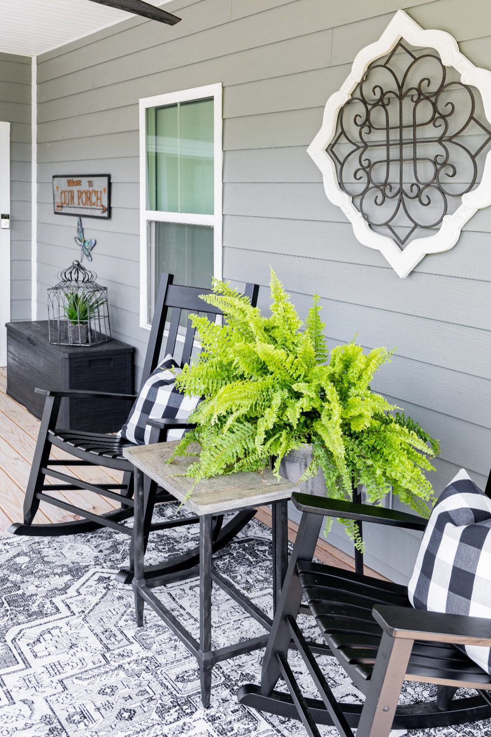 Modern Backyard Patio - Chairs and Decor