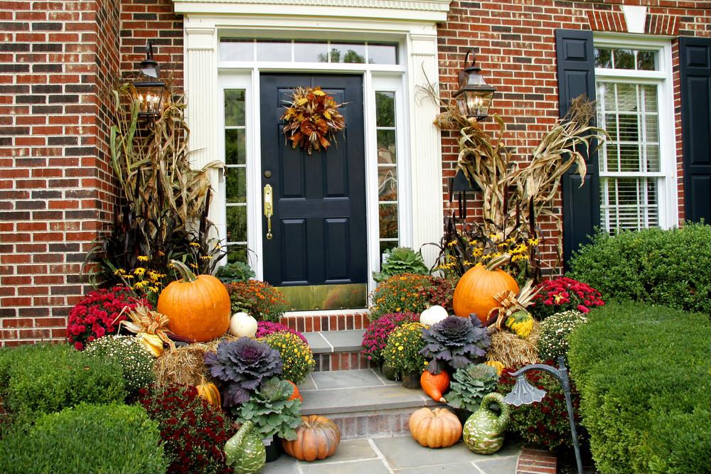 How to ease the transition from fall to Halloween decor