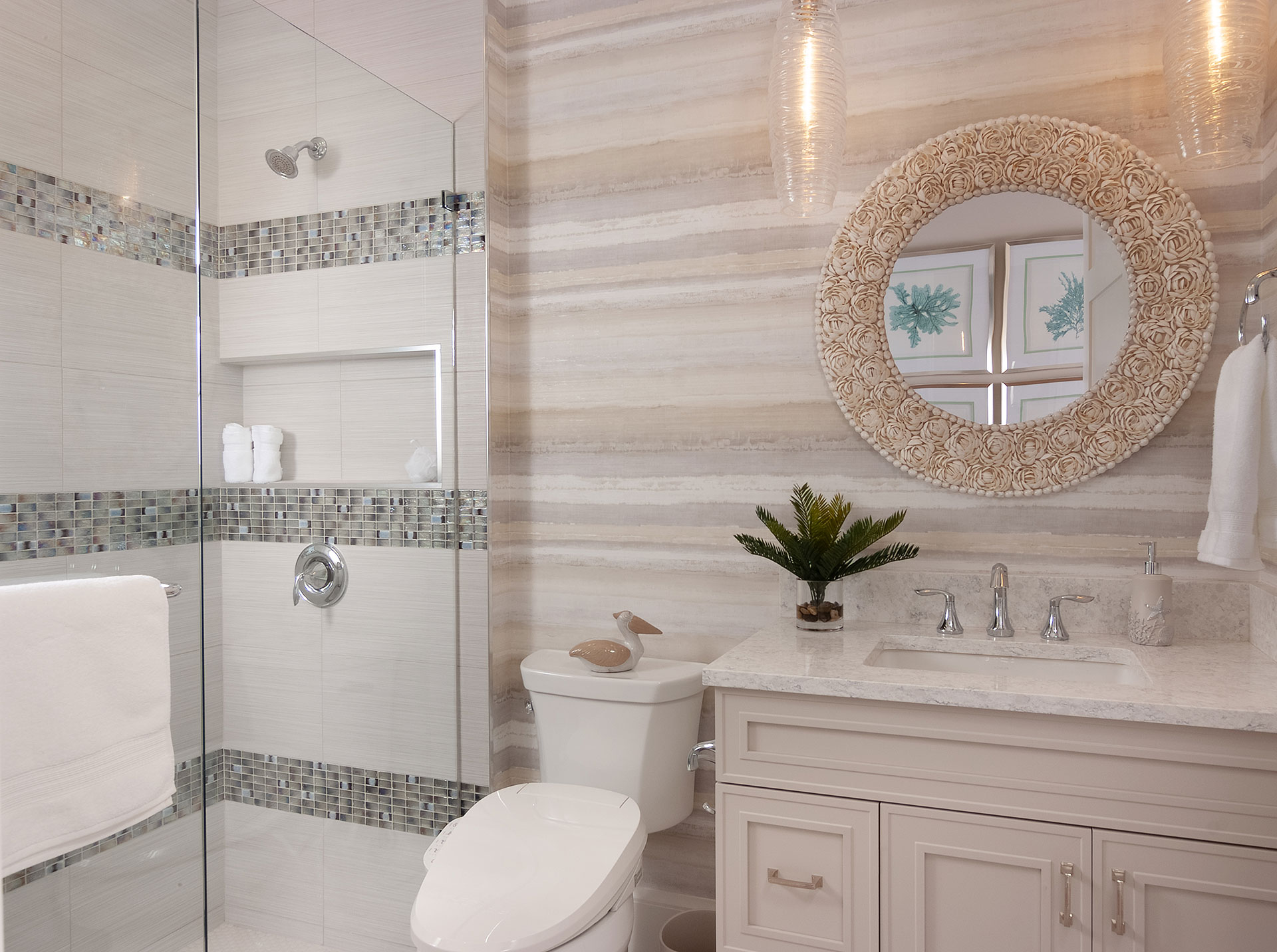 Tips for keeping a small bathroom organized