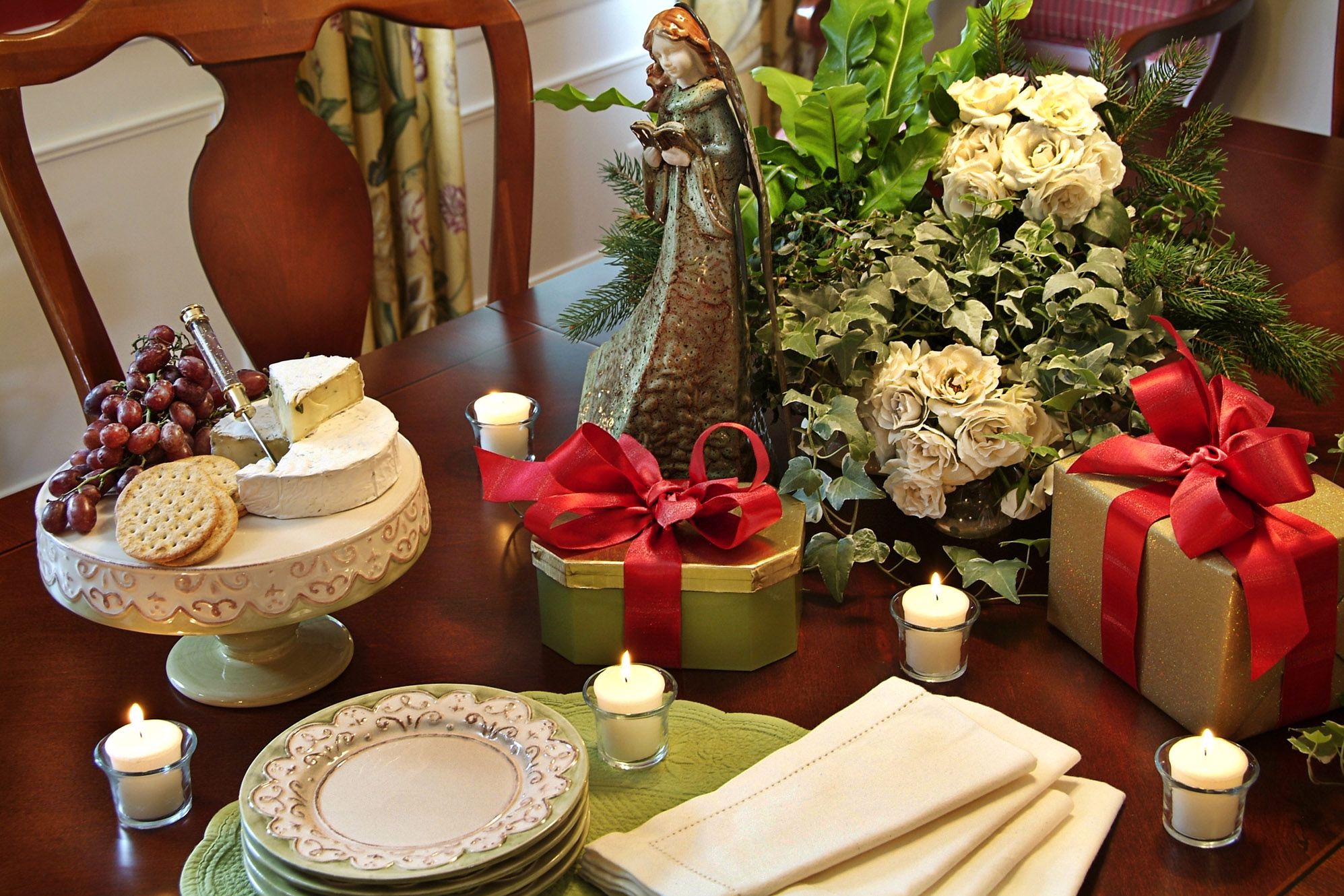Holiday dining room style tips and tricks