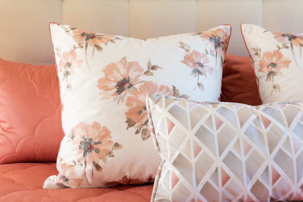 Floral pillow set
