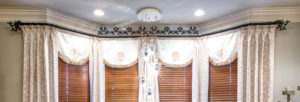Bright decorated curtains and chandelier 