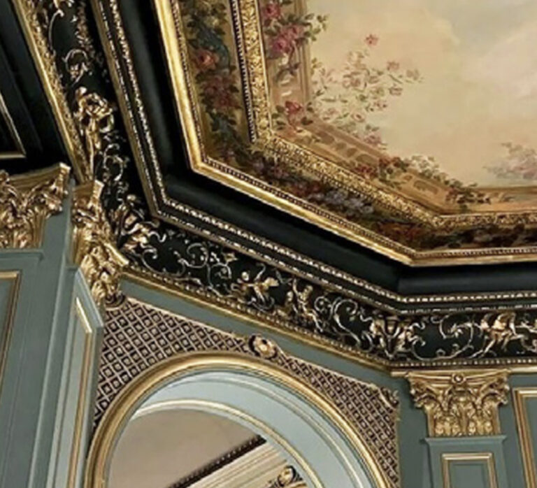 luxurious ceiling decoration representing the lavish Hellenistic interior design trend